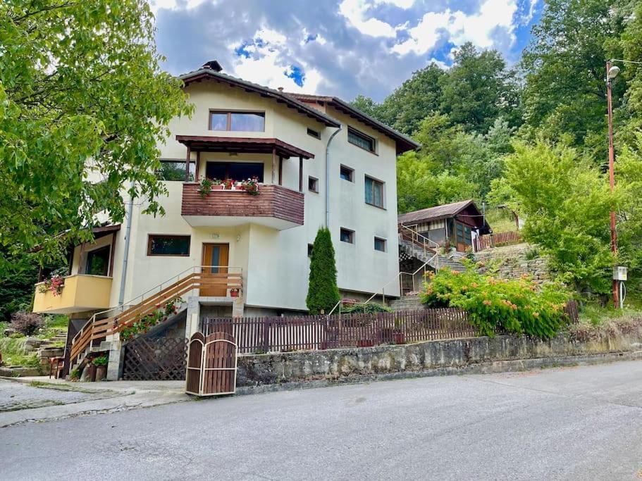 Sun House Hotel Tryavna Exterior photo